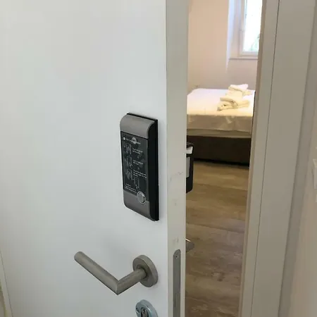 Pia Volosko, Appartement