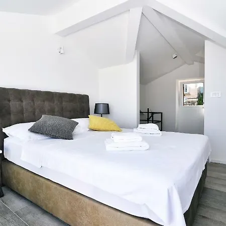 Pia Volosko, Appartement Opatija