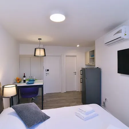 Pia Volosko, Appartement Opatija