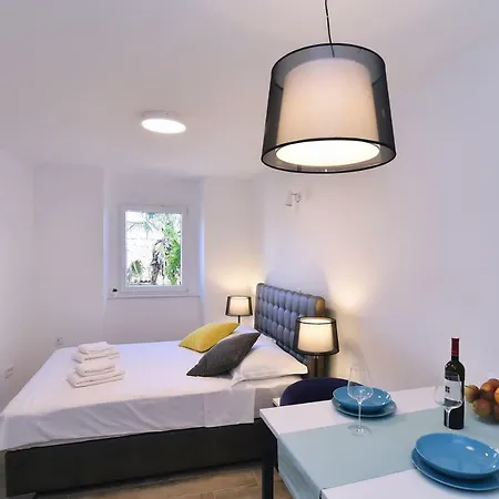 Pia Volosko, Apartment *