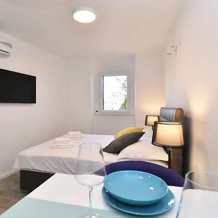 Pia Volosko, Apartment Opatija